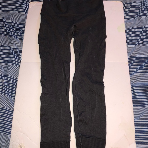 Grey lululemon size 4 leggings - Picture 4 of 5